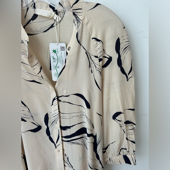 Soaked Blouse with detailing - Picture 3 of 4